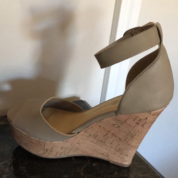 Chinese laundry Los Angeles wedges - Picture 5 of 7